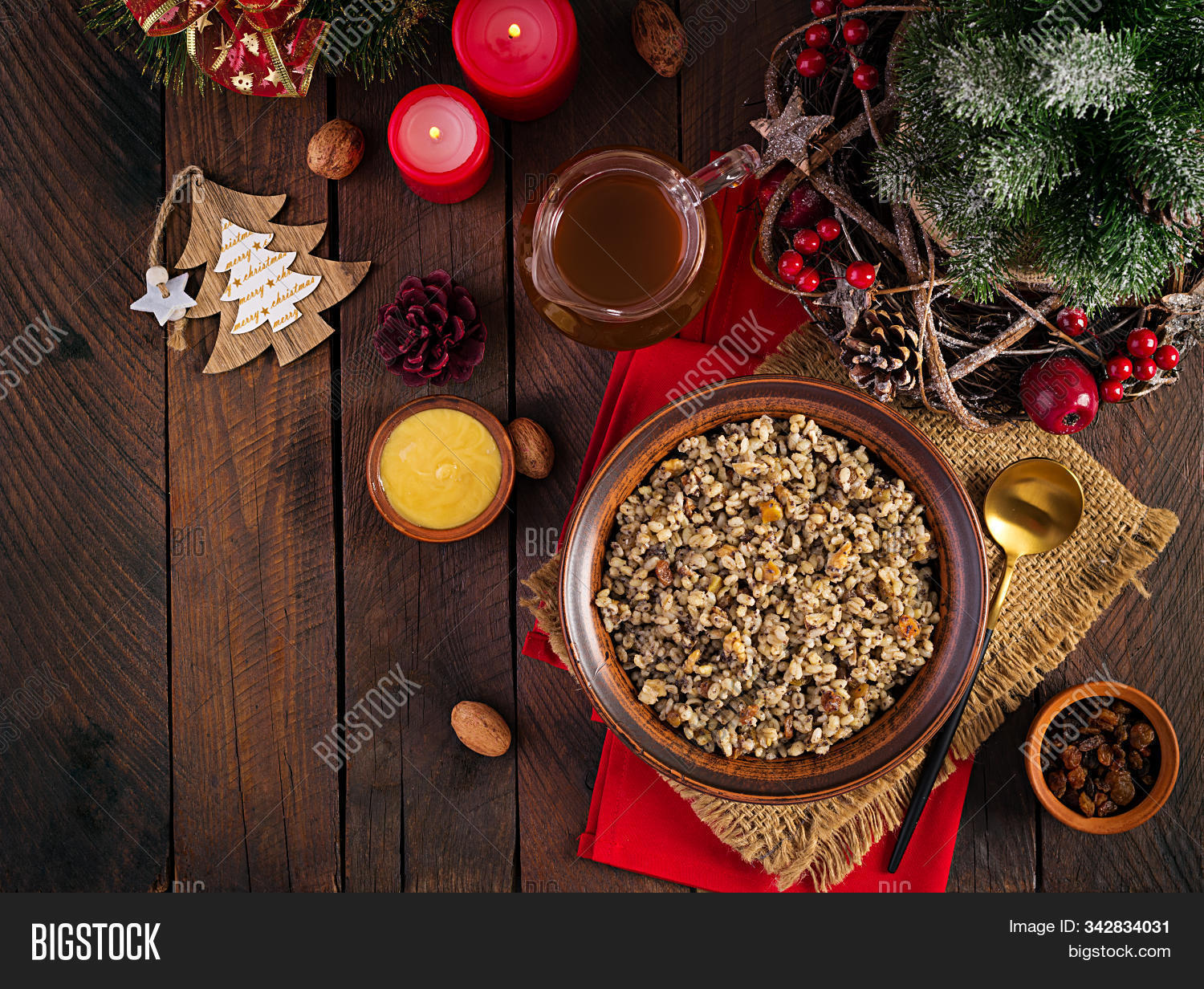 Сочиво и кутья на рождество. Кутья рождественская с компотом. Рождественская кутья (коливо). Крупа рождественская пшеничная. Кутья и узвар.