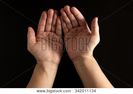 The Man Whose Hand Is Praying For A Blessing With A Black Background