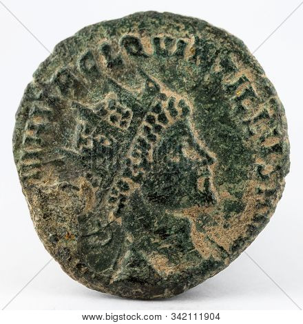 Antoninianus. Ancient Roman Copper Coin Of Emperor Quintillus. Obverse.