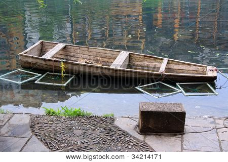 Das Boot am Tuojian-Fluss
