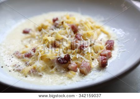 Fettuccine Carbonara , Fettuccine Pasta Spaghetti With Bacon Ham And Mushroon In White Sauce Italian
