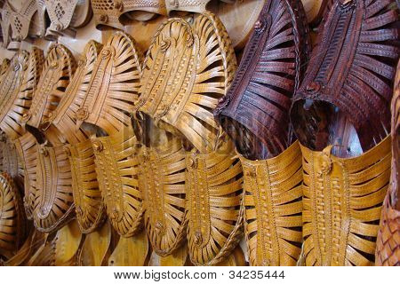 เชื้อชาติ Kolapuri Chappals