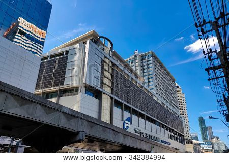 Bangkok, Thailand - November 29 2019: Pratunam Shopping Market Area In Bangkok.