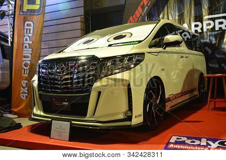 Pasay, Ph - Nov. 16: 2016 Toyota Alphard At Manila Auto Salon On November 16, 2019 In Smx Convention