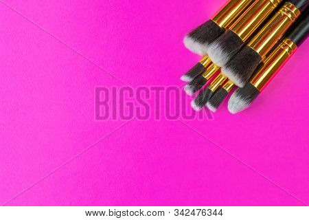 Brushes Make Up. Cosmetic Drawing Products For Woman Body. Glamo