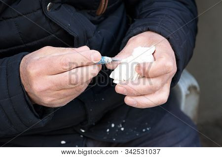 Meerschaum Carving Master. Shaping With Carving Knife. The Art Of Meerschaum Hand