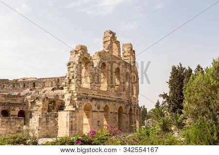 El Jem, Tunisia - July 22, 2018: The Roman Amphitheater Of El Jem Is One Of The Best In The World In