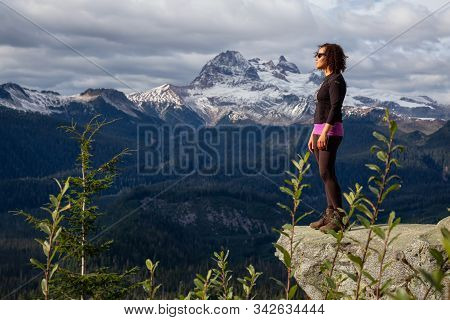 Squamish, North Of Vancouver, Bc, Canada - September 29, 2019: Adventurous Girl Near A Cliff Enjoyin