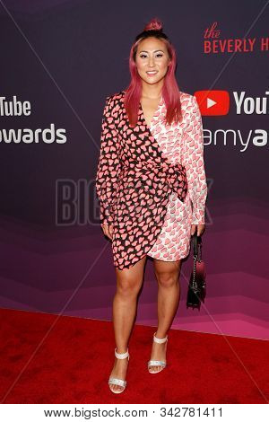 LOS ANGELES - DEC 13:  Lizzy Capri at the 9th Annual Streamy Awards at the Beverly Hilton Hotel on December 13, 2017 in Beverly Hills, CA