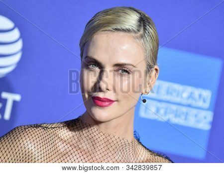 LOS ANGELES - JAN 02:  Charlize Theron arrives for the PSIFF Awards Gala 2020 on January 02, 2020 in Palm Sprimgs, CA                