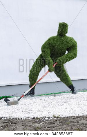 Vladimir, Russia April 18, 2019 Vladimir Blagonravova Street 1, Sculpture Of A Hockey Player Made Of