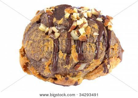 Bigne relleno con pasta de almendra crema de Chocolate