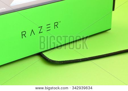 Razer Goliathus Speed Gaming Green Mouse Pad And Box With Logo. Razer Global Gaming Hardware Manufac