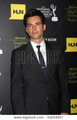 LOS ANGELES - JUN 23: Jason Cook megérkezik a 2012 Daytime Emmy-díj, a Beverly Hilton Hotel