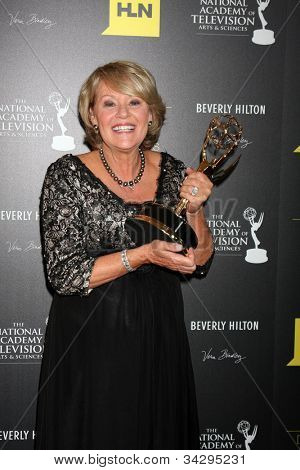 Los Angeles 23.Jun: Richter Mary Ann Gunn im Presseraum der 2012 tageszeiten Emmy Auszeichnungen bei Beve