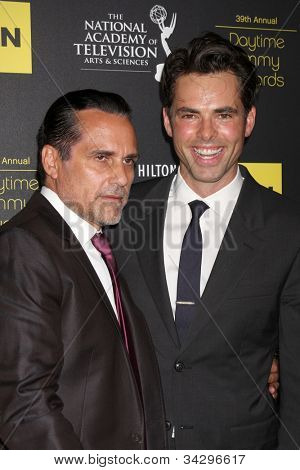 LOS ANGELES - JUN 23: Maurice Bernard, Jason Cook megérkezik a 2012 Daytime Emmy-díj: Beverl