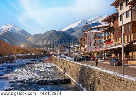 Bansko, Bulgaria - January 28, 2021: Glazne River In Bulgarian Town, Hotel Houses And Snow Pirin Mou