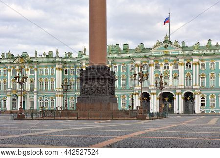 Saint Petersburg/russia-09.01.2020: Palace Square In The Morning. View Of The Facade Of The Hermitag