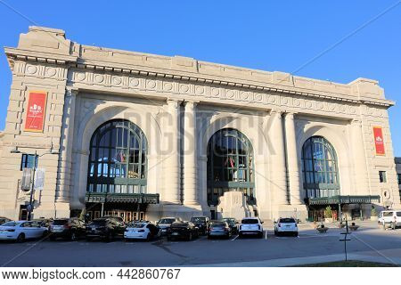 December 9, 2021 In Kansas City, Mo:  Historical Building With Large Windows And Columns Opened Duri