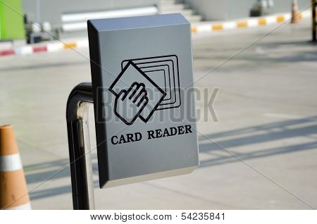 Card reader