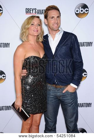 LOS ANGELES - SEP 28:  Jessica Capshaw & Christopher Gavigan arrives to 