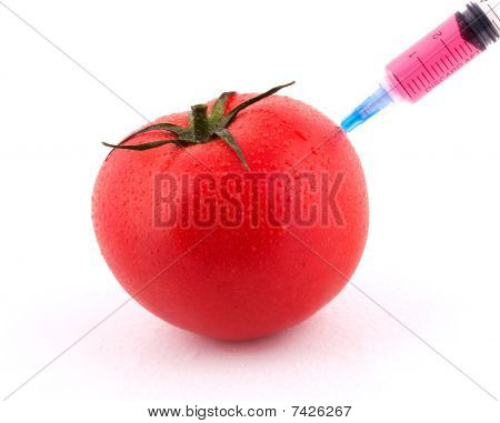 Tomate rojo con jeringa de inyección Color