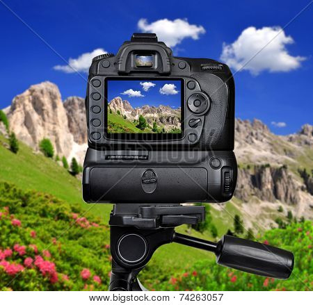 Dslr camera photographing mountain landscape