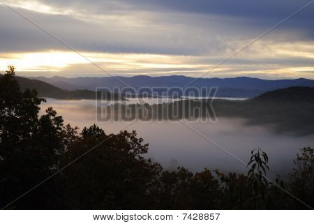 Lever du soleil dans les Great Smoky Mountains