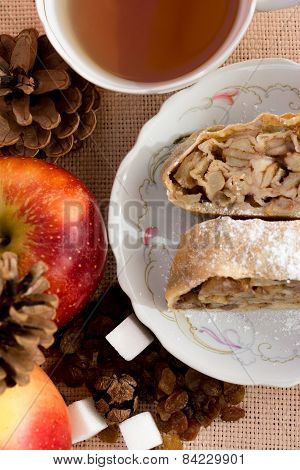 Apple strudel pie