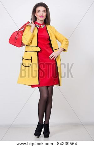 girl with a red bag and dress in yellow Polten