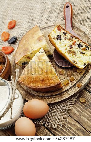Mannik, Semolina Cake With Dried Fruits