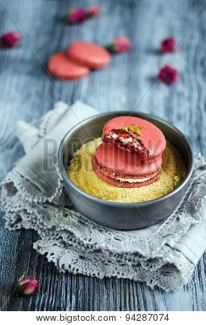 Makarons of chickpeas with pistachio cream