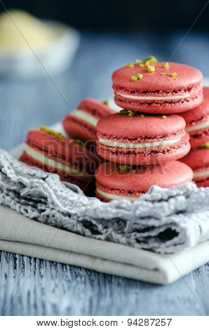 Makarons of chickpeas with pistachio cream