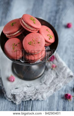 Makarons of chickpeas with pistachio cream