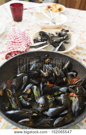 impepata of mussels Neapolitan dish consisting of mussels cooked with tomatoes and seasoned with pepper