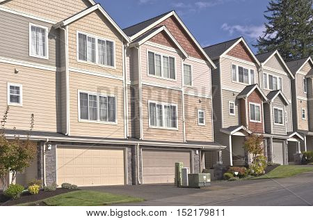 Family homes in a row in Gresham Oregon.
