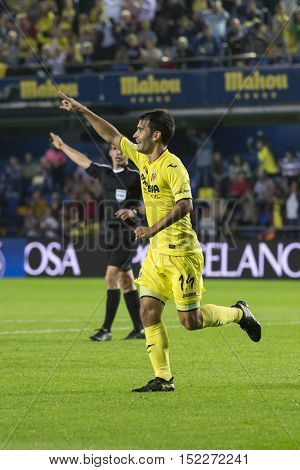 VILLARREAL, SPAIN - OCTOBER 16th: Villarreal team celebrate a goal during La Liga soccer match between Villarreal and Celta de Vigo at El Madrigal Stadium on October 16, 2016 in Villarreal, Spain