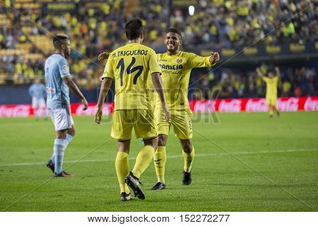 VILLARREAL, SPAIN - OCTOBER 16th: Villarreal team celebrate a goal during La Liga soccer match between Villarreal and Celta de Vigo at El Madrigal Stadium on October 16, 2016 in Villarreal, Spain