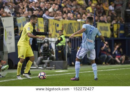 VILLARREAL, SPAIN - OCTOBER 16th: Mario with ball during La Liga soccer match between Villarreal CF and R.C. Celta de Vigo at El Madrigal Stadium on October 16, 2016 in Villarreal, Spain
