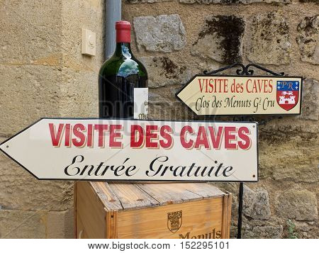 7 may 2014-siant emilion-france-shop selling wine near sant Emilion in France