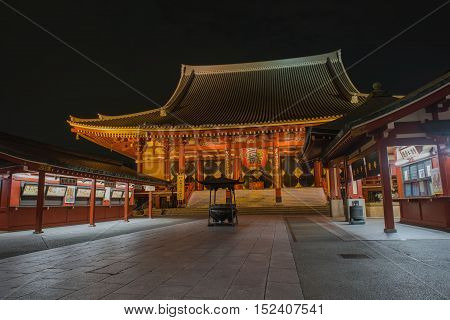 SENSOJI TEMPLE, JAPAN - OCTOBER 11 ,2016 :: The Kaminarimon (Thunder Gate), the gate of Sensoji Temple and the symbol of Asakusa at Night , Tokyo, Japan. October 11 2016