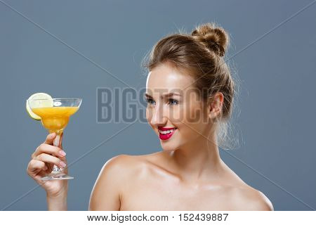 Young Beautiful 图片和照片（免费试用） | Bigstock