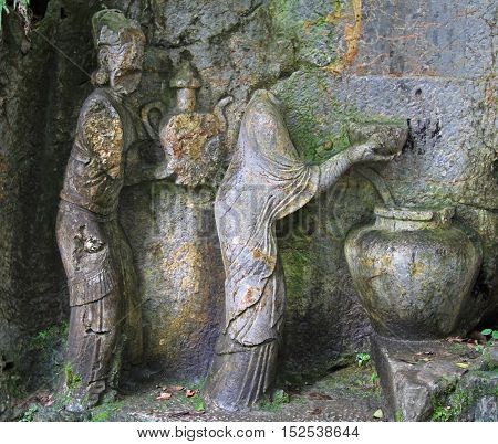 Feilai Feng Grottoes With Fine Buddhist Stone Carvings