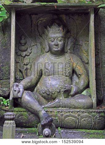 Feilai Feng Grottoes With Fine Buddhist Stone Carvings