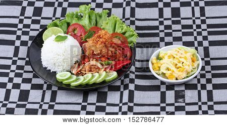 Jasmine rice with spicy fried chicken salad (Khao Yum Kai Zap in Thai) served mixed vegetables salad.