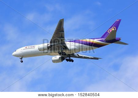 CHIANGMAI, THAILAND- JULY 10 2014 :Boeing 777-200ER HS-TJS of Thaiairway. landing to Chiangmai airport from Bangkok Suvarnabhumi, thailand.