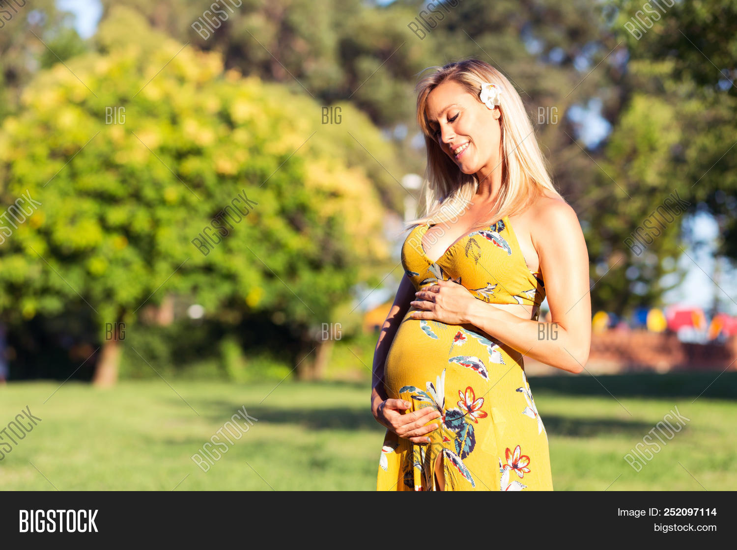 Blonde Pregnant Woman Image & Photo (Free Trial) Bigstock