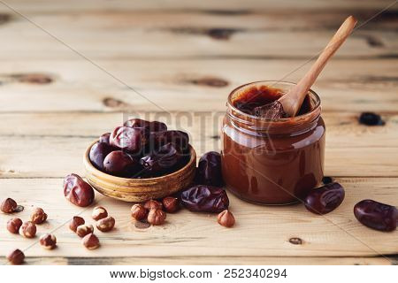 Hazelnut Chocolate Date Spread (vegan and sugar-free)
