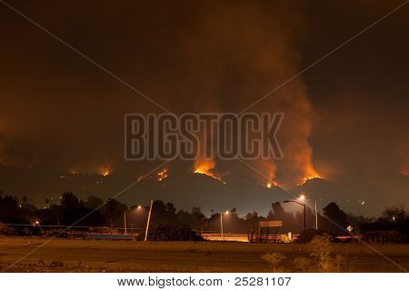 Rasende Wildfire i bakkerne