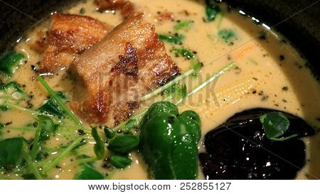 Close-up Images Of Soup Curry With Chicken